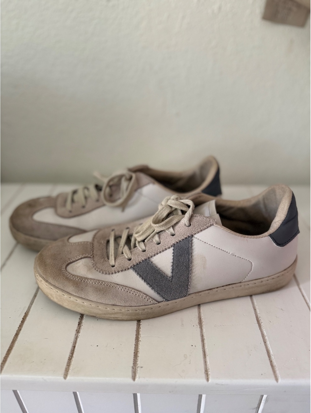 Victoria white and gray V-panel sneakers